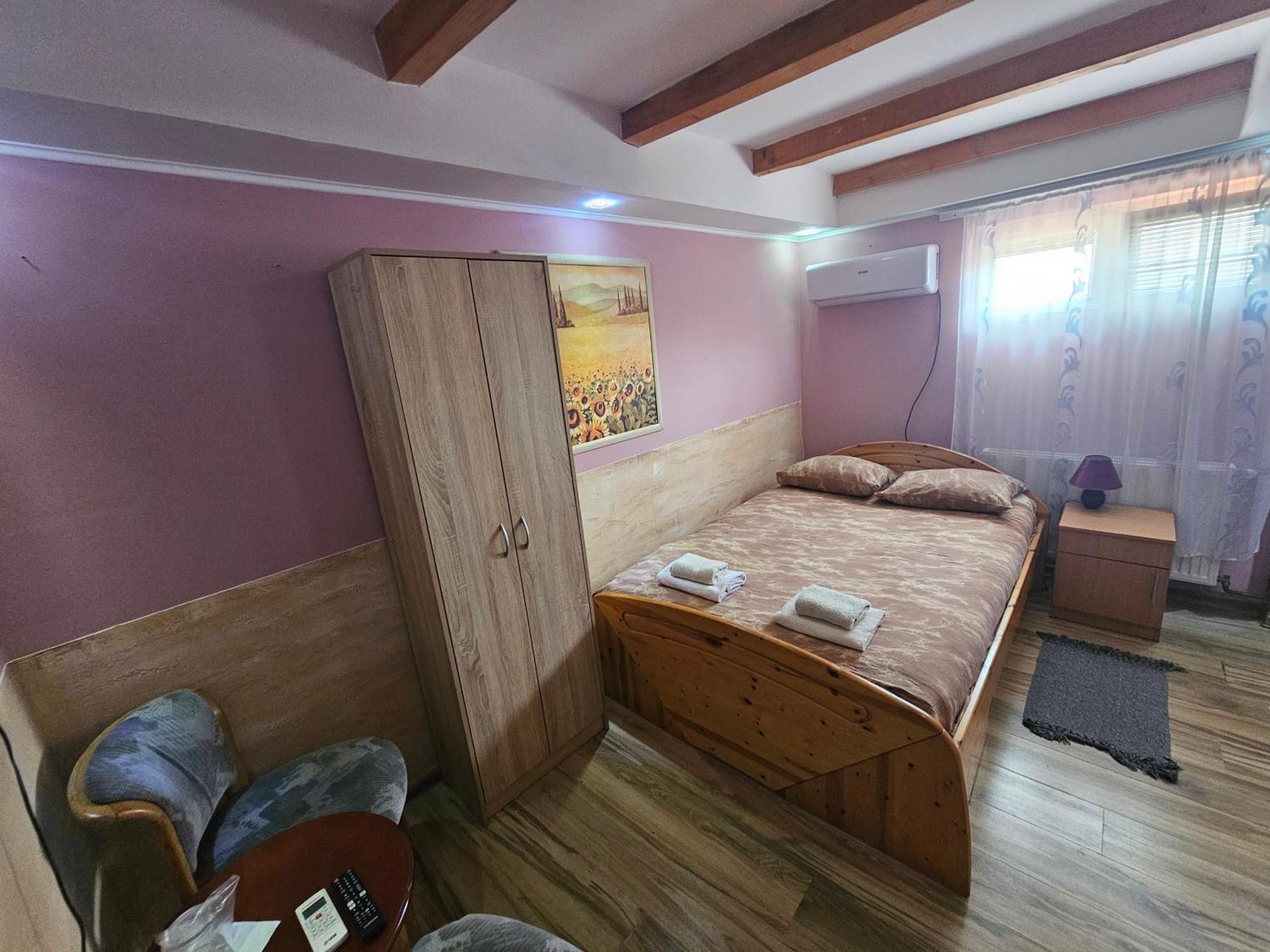 Rooms " Simke " Subotica Buitenkant foto